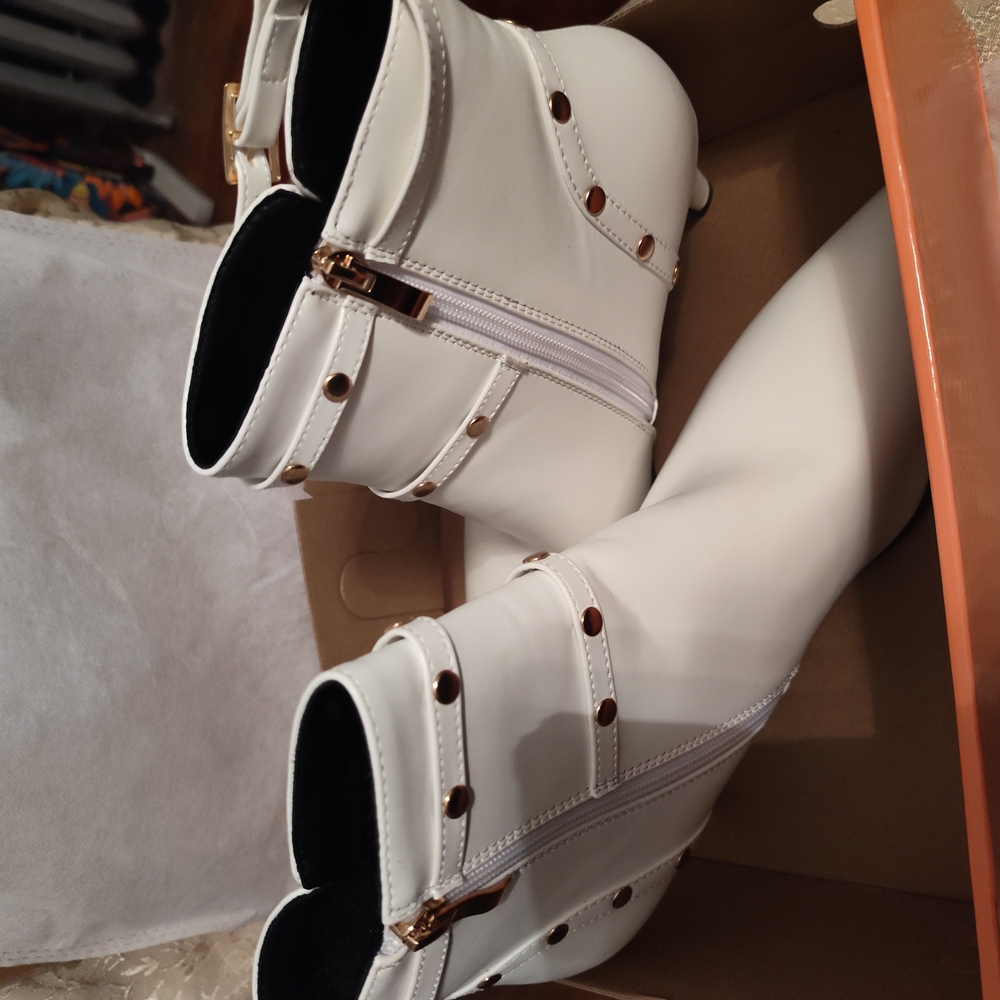 White Ankle Boots with Zipper and Buckle